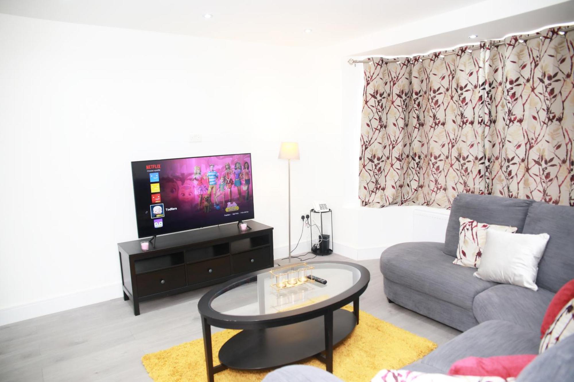 Deluxe 4 Bedroom House The Hyde Экстерьер фото