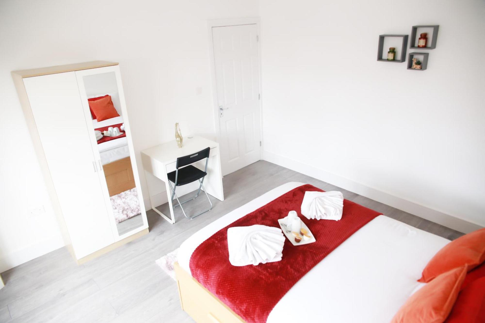 Deluxe 4 Bedroom House The Hyde Экстерьер фото
