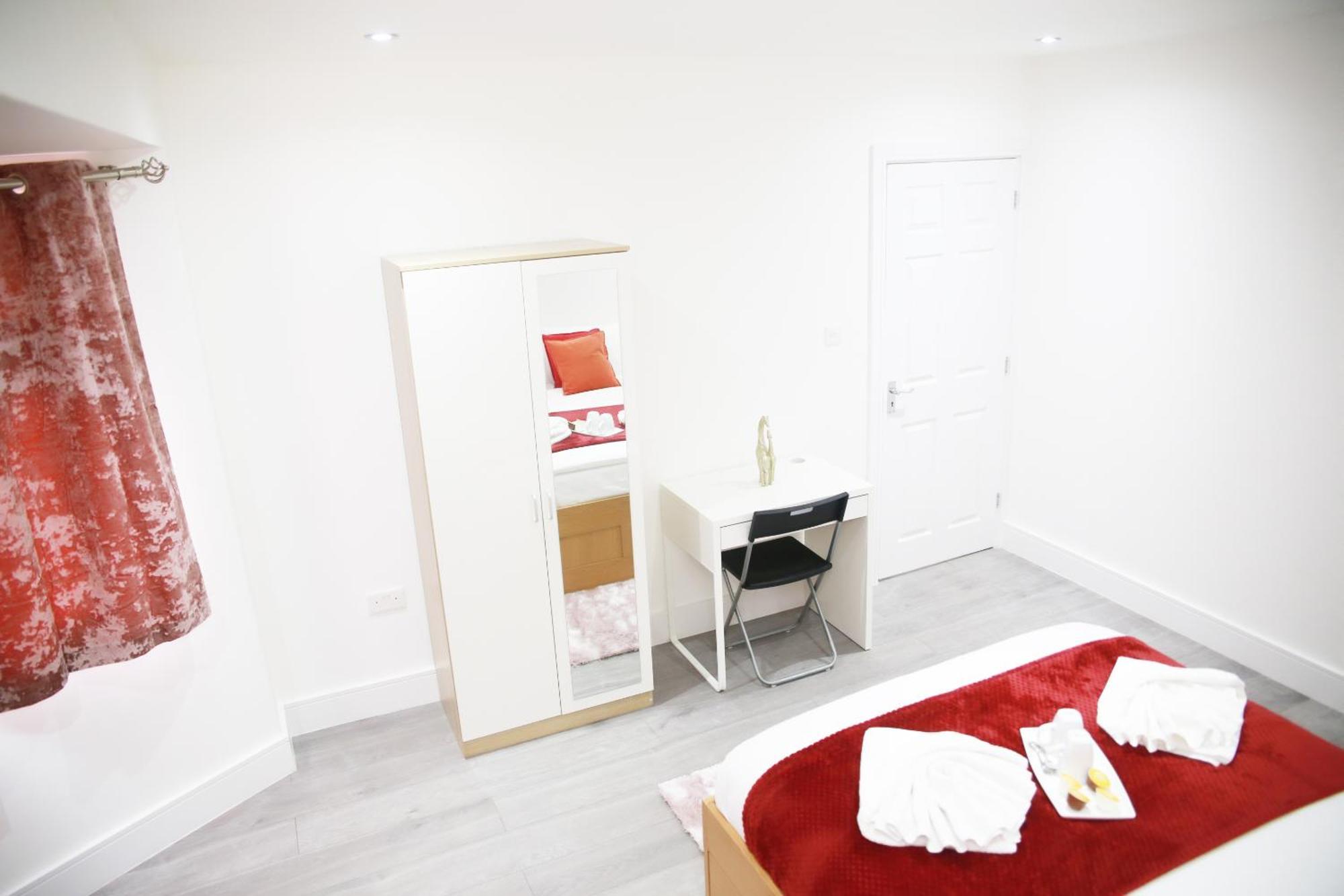 Deluxe 4 Bedroom House The Hyde Экстерьер фото